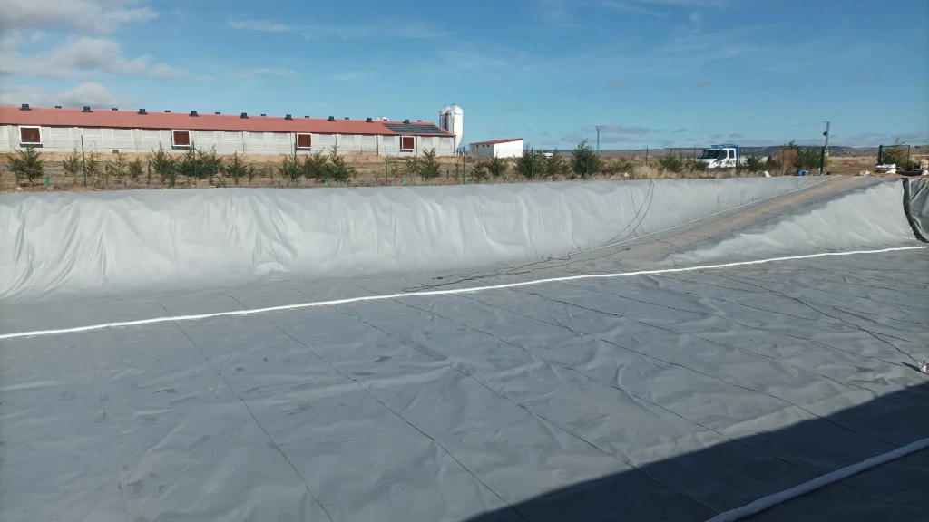 Cubierta flotante para balsas de purines